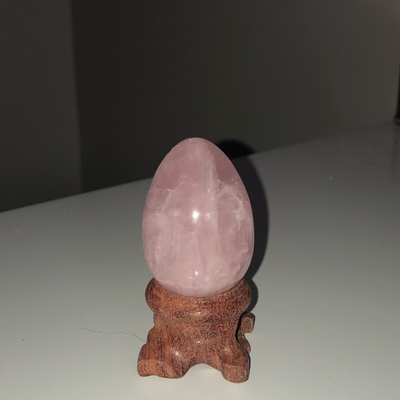 Rose quarts egg, wood stand included💕 - Picture 1 of 1